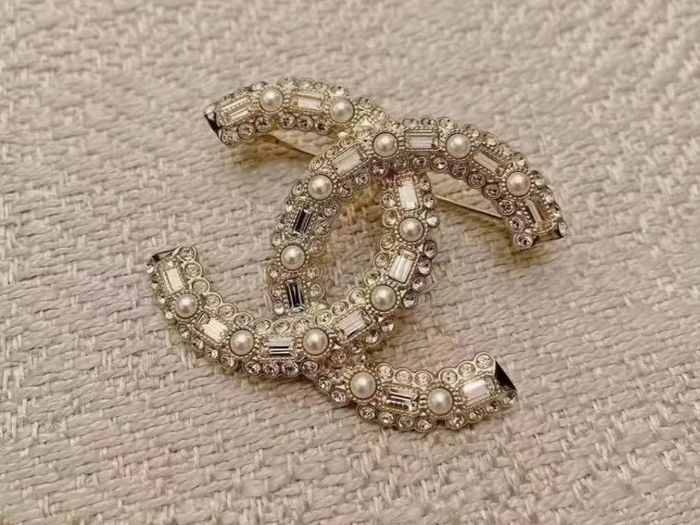 brooch