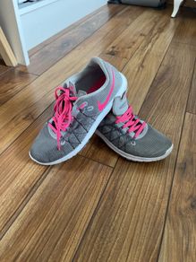 Nike runners Pink & Grey