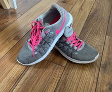 Nike runners Pink & Grey