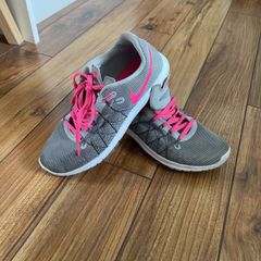 Nike runners Pink & Grey