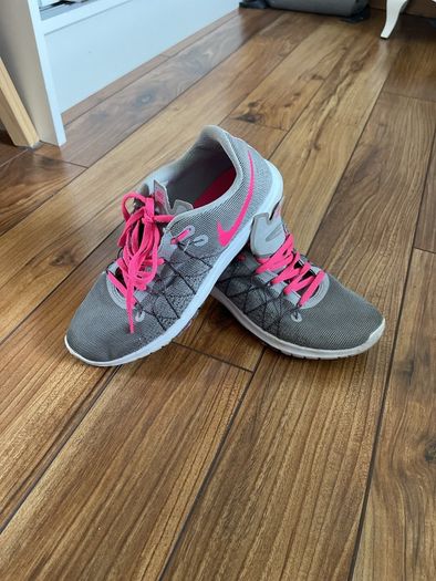 Nike runners Pink & Grey