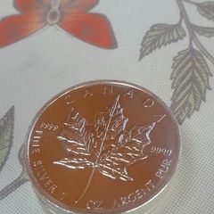 Canadian maple leaf