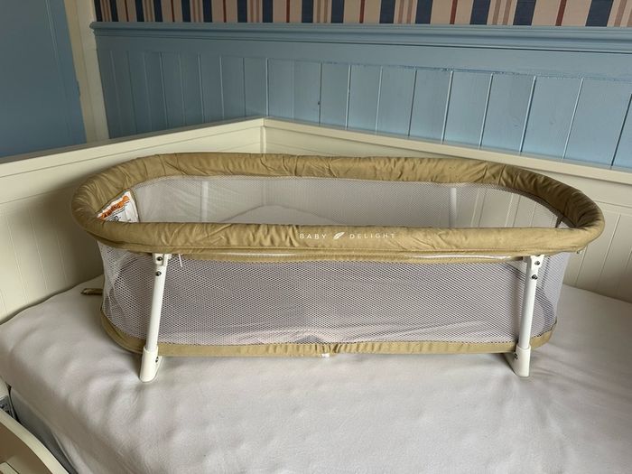 Portable/Travel bassinet cot
