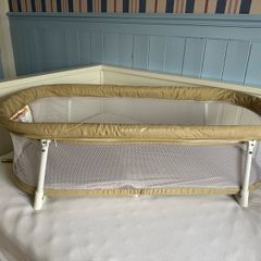 Portable/Travel bassinet cot