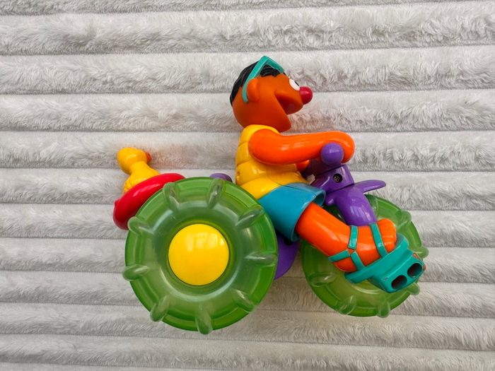 Sesame Street Ernie 2001 Splashin Trike Water Tub Tricycle Duck Part of the rope doesn't pull back completely Used Please see photos
