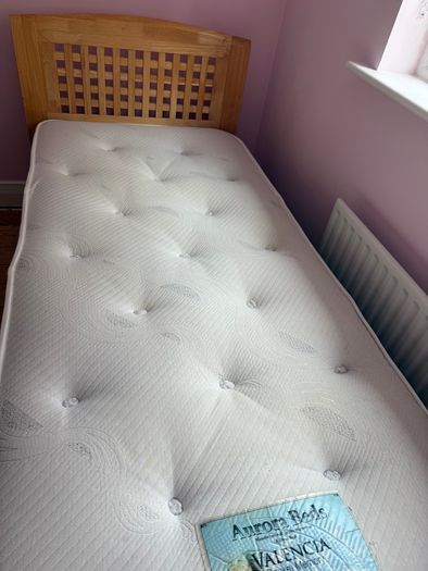 Single bed with mattress in really good condition