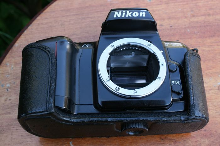 Nikon F-601 35mm SLR Camera Analog SLR F 601 Case Body F Mount Tested (batteries need to be replaced)