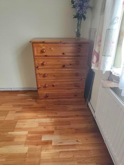 Pine dresser