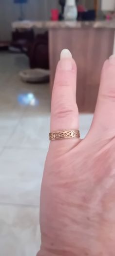 9 carat gold ring with celtic design