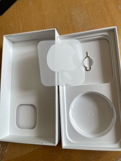iPhone 14 Pro box
