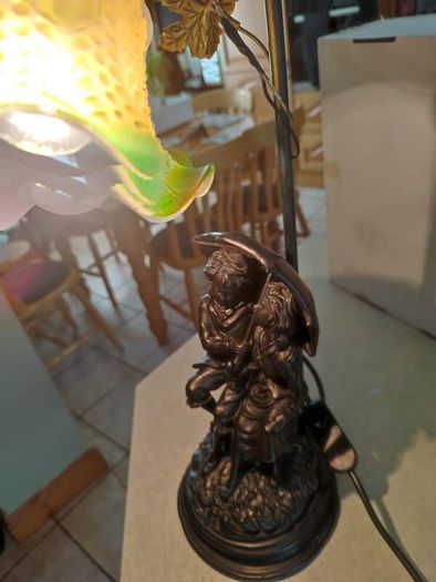 Figurine Table Lamp With Tulip Glass Shades  Retro 1990