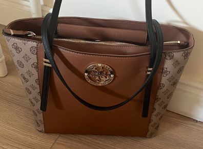 New GUESS Handbag