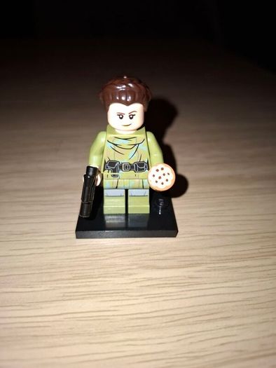 A mix of Lego Star Wars figures