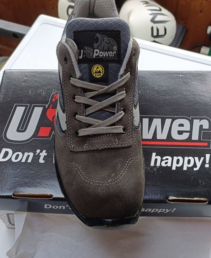 shoes worker