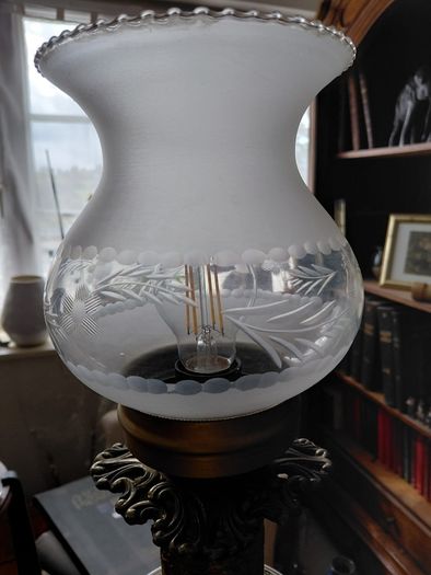Antique table lamp habd painted ceramic body with ornate brass base works