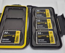 4 x Lexar Professional 32GB CompactFlash Cards and Case