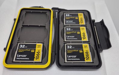 4 x Lexar Professional 32GB CompactFlash Cards and Case