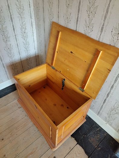 blanket box