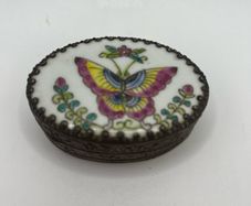 Antique Chinese pill box