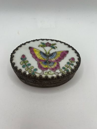 Antique Chinese pill box