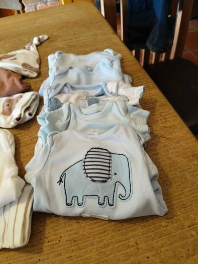 Newborn boys bundle, like new. 2 Newborn outfits, 3 piece sets fred & Flo. 5 Vests. Next.  Upto 7.5 lbs