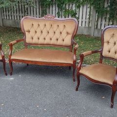 French Victorian parlor suite