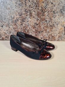 Womens designer Stuart Weitzman slip on loafers shoes with bows Size UK 5 US 7B