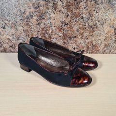 Womens designer Stuart Weitzman slip on loafers shoes with bows Size UK 5 US 7B
