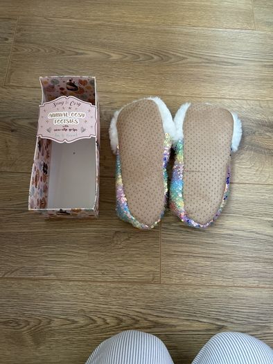 Ladies slippers