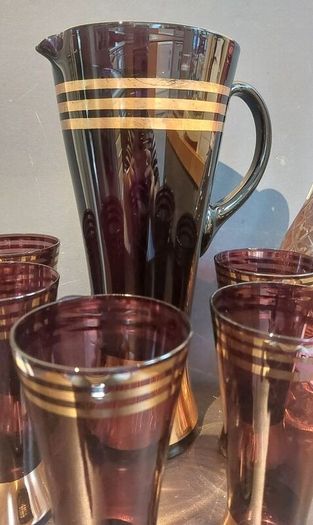 Fabulous Vintage Retro Mid-Century-Modern Hand Blown Tall Glass Pitcher with Four Matching Hi-Ball Glasses in Purple/Amethyst Glass with Rose Gold Gilt Banding - Prosecco Not Included!