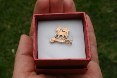 The Queens 9c GOLD Pin Brooch