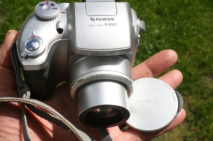 Fujifilm FinePix S3000 3.2MP 6x Zoom Mini SLR Style Digital Camera