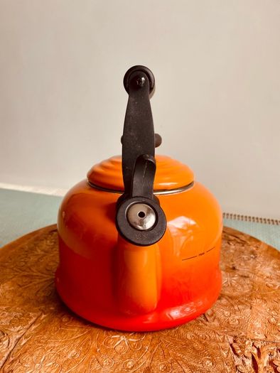 Le Creuset Classic Whistling Kettle Volcanic Orange Flame  2.1L