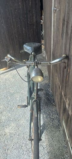 Antique Raleigh Roadster Bicycle  all originals for restoration project all works just needs tyres great original piece for the collection solid bike gears all work too