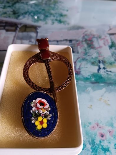 Vintage brooches