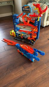 Hot Wheels Ultimate Garage & T-Rex Transporter Bundle