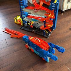 Hot Wheels Ultimate Garage & T-Rex Transporter Bundle