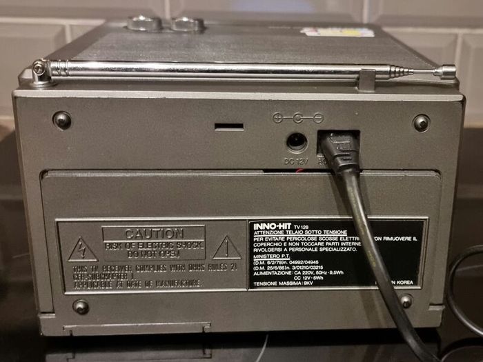 Portable TV - Inno-hit TV 128, Made in Korea, 1995.