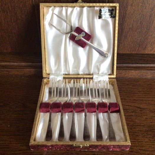 Vintage Boxed pastry forks with server