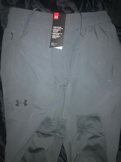 Under armour bottoms size Medium brand new