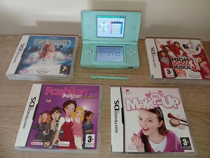 Nintendo Ds Lite Ice Blue With 4 Complete Games No Charger