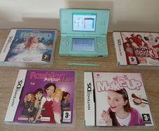 Nintendo Ds Lite Ice Blue With 4 Complete Games No Charger