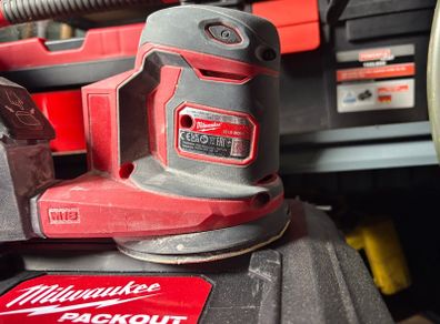 milwaukee sander m18