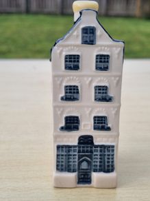 KLM Delft Blue ceramic collector's house, manufactured by Bols