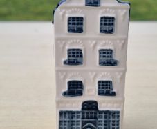 KLM Delft Blue ceramic collector's house, manufactured by Bols