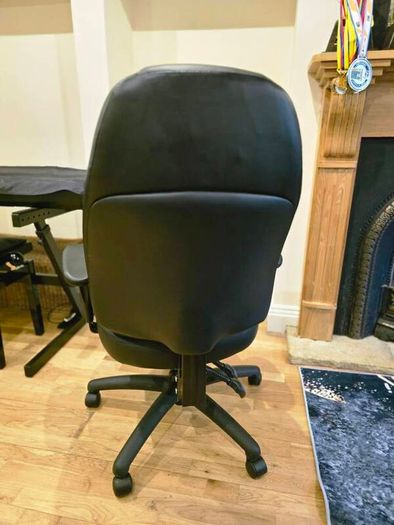 Premium Executive Office Chair, High Comfort, Excellent Condition