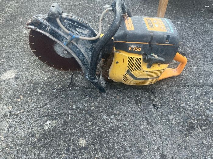 Con saw needs brushes