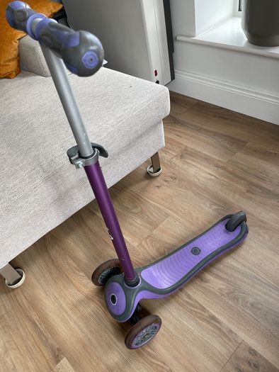 globber scooter with light on wheels