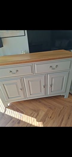 sideboard