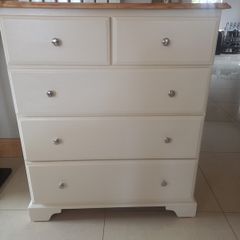 chest of drawers